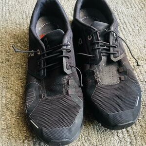 Black on running shoes for men